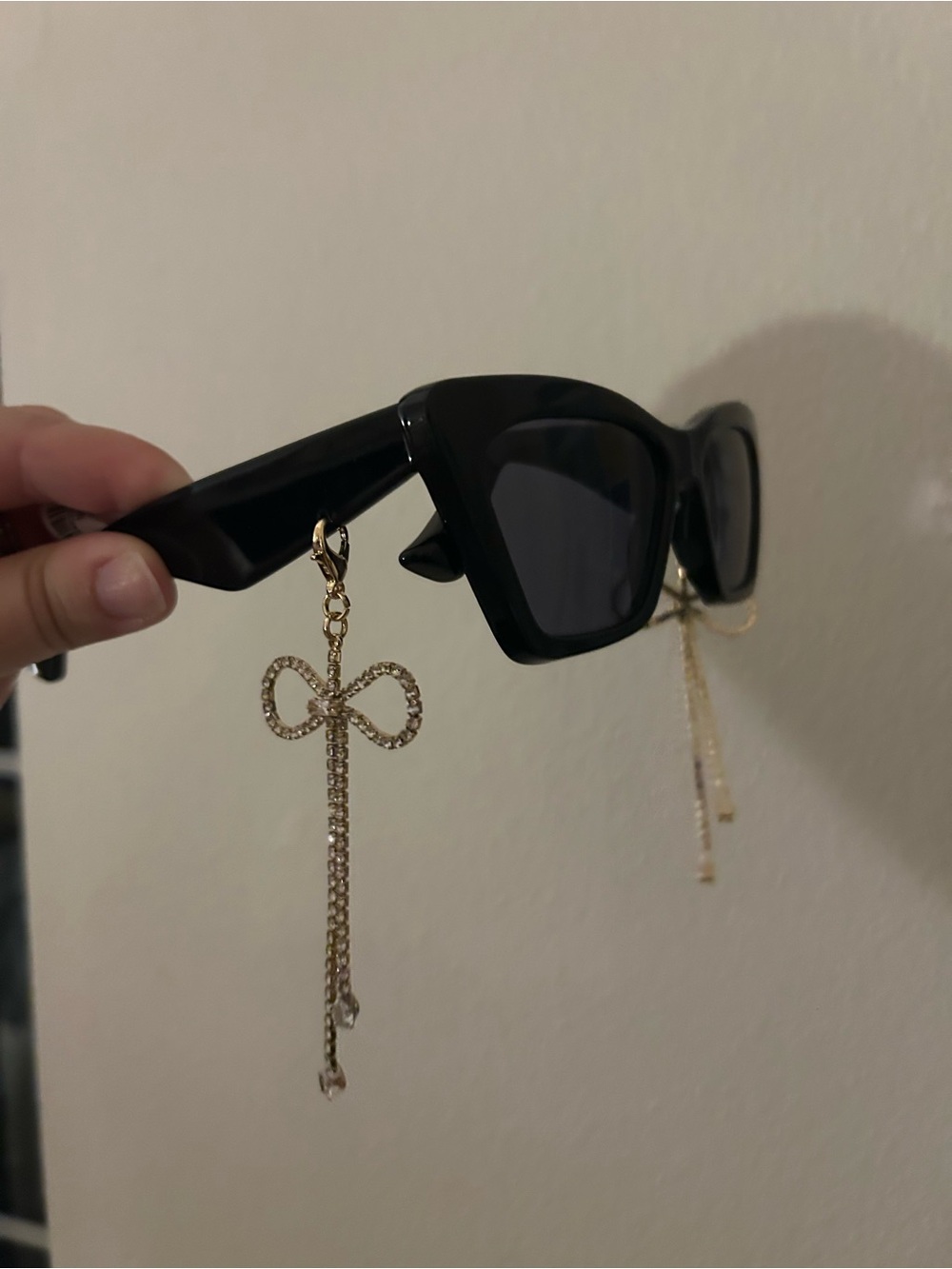 NWT Anthropologie Black Cat-Eye Sunglasses with Gold Chain Bow Accents - Picture 4 of 4